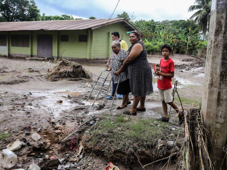 Comienzan evacuaciones en zonas de riesgo de Honduras ante tormenta Julia