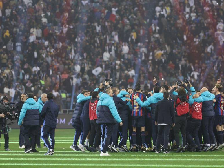 ¡Alegría Blaugrana! Así fue la celebración del Barcelona tras conquistar la Supercopa de España