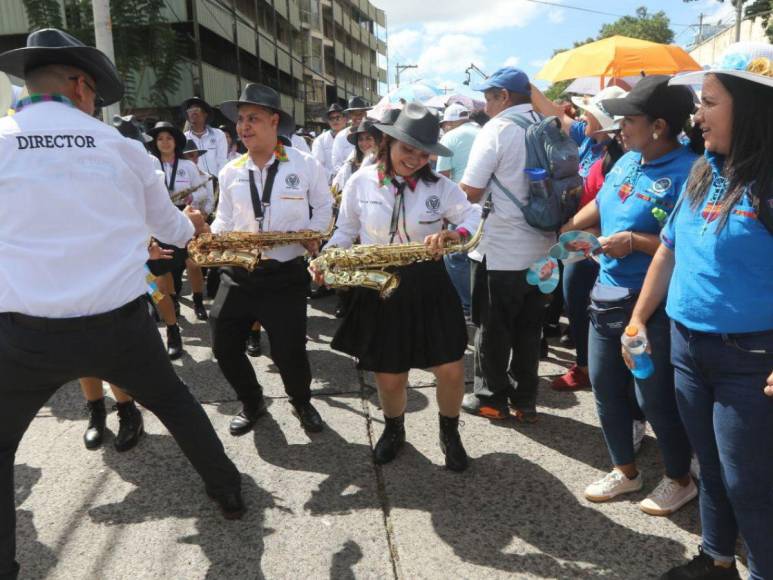 Fiestas Patrias 2023: Instituto Central Vicente Cáceres brilla en los desfiles del 15 de septiembre