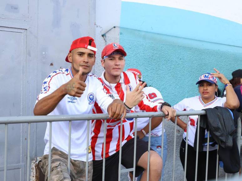 ¡Ya hay filas! Primeros aficionados en llegar a la final Olimpia-Motagua