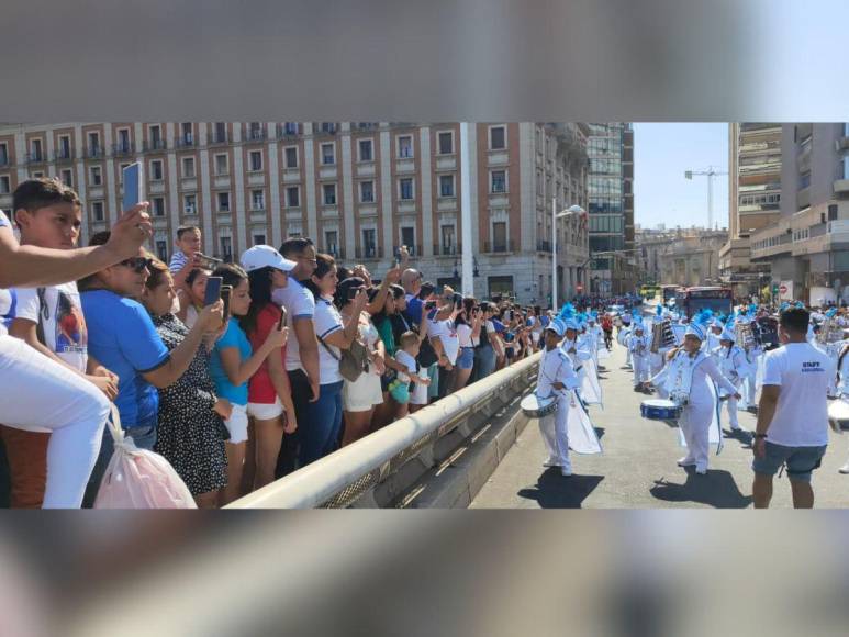 Hondureños conmemoran 202 años de independencia con desfile en Valencia, España