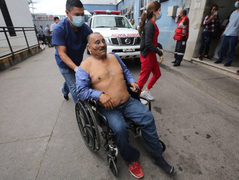 Heridos de accidente en carretera a Olancho llegan en ambulancia al HE