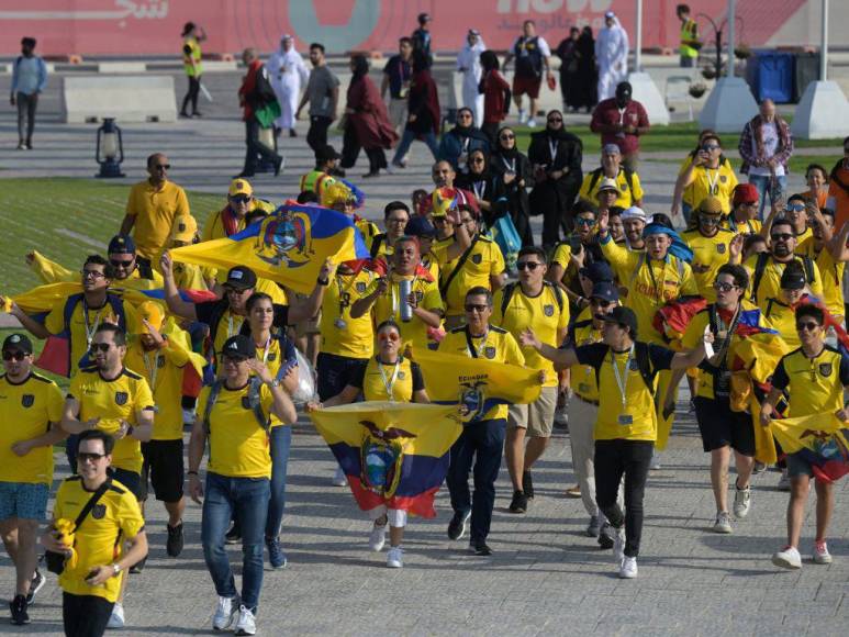 ¡Fiesta total! Así vivieron los aficionados del Mundial el duelo Qatar vs Ecuador