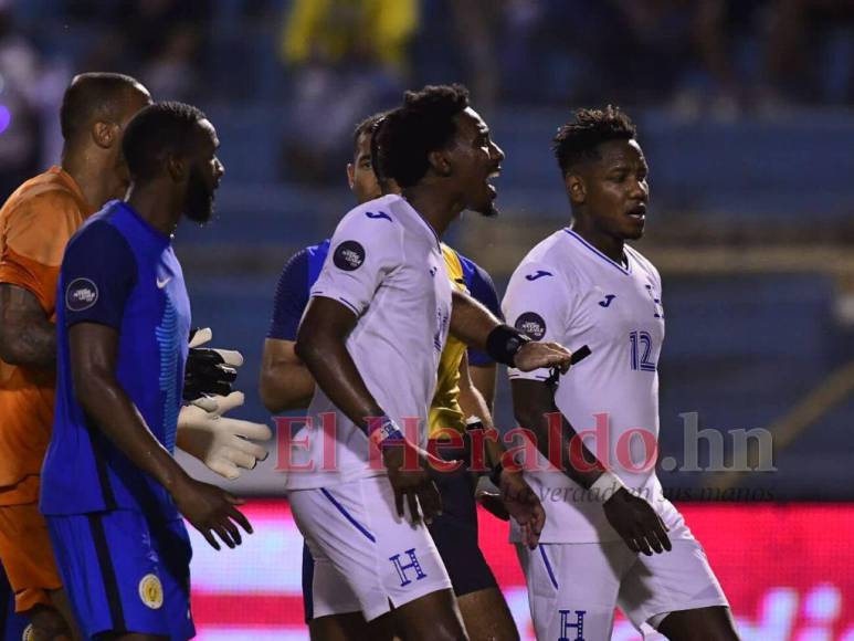 Desastre de la H, un intruso y noche para olvidar: Las imágenes del Honduras vs Curazao