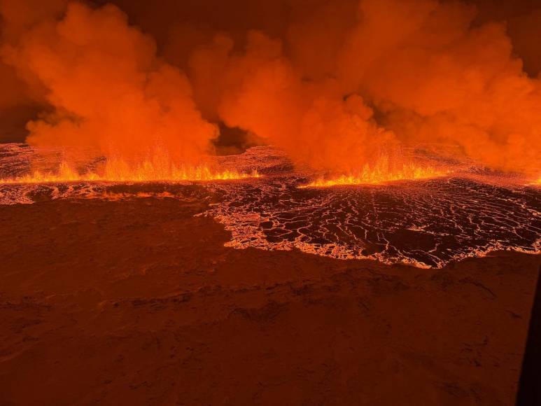 Las impactantes imágenes de la erupción del volcán en Islandia