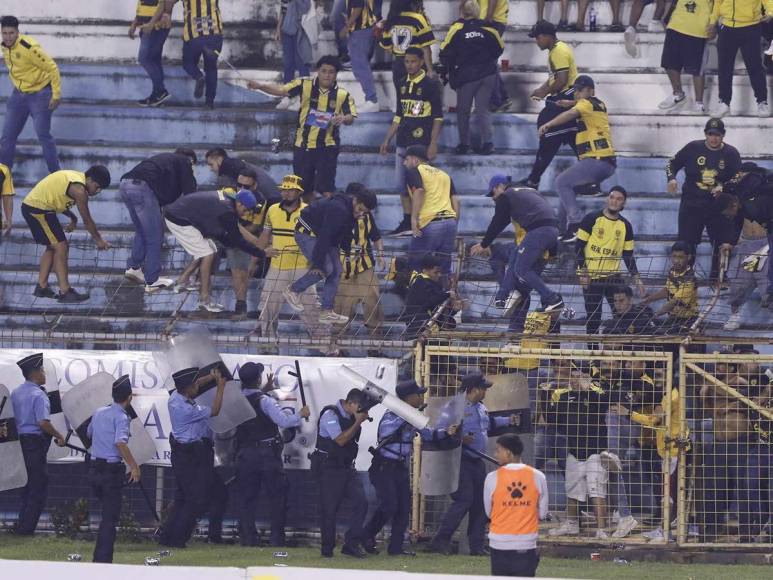 ¡Nada ha cambiado! Relajo de barra de Real España tras clásico