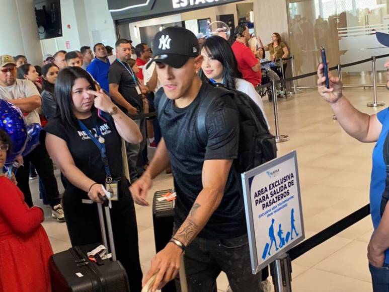 Luis Palma y Deybi Flores llegan a Honduras para encarar a México