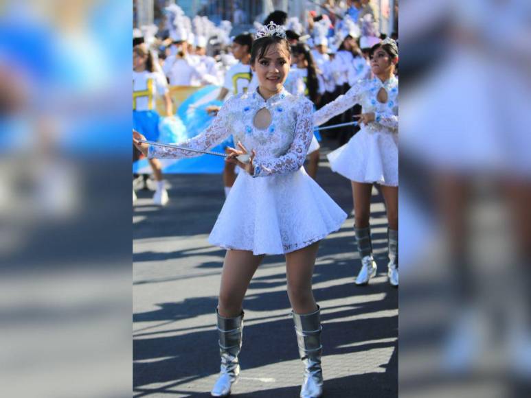 Los trajes más hermosos de las palillonas que desfilaron este 2023 en Honduras