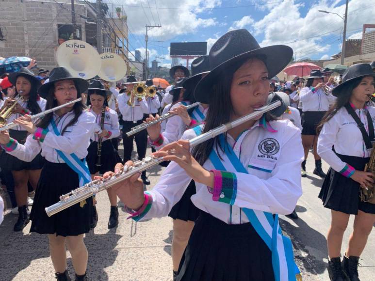 Fiestas Patrias 2023: Instituto Central Vicente Cáceres brilla en los desfiles del 15 de septiembre