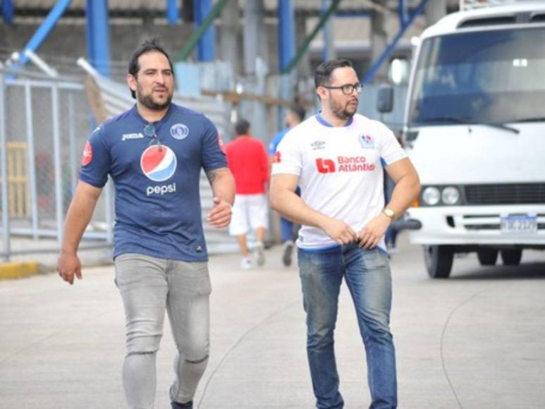 Graderías llenas y la llegada de la Ultra Fiel: ambiente de fiesta en el Olimpia vs. Motagua