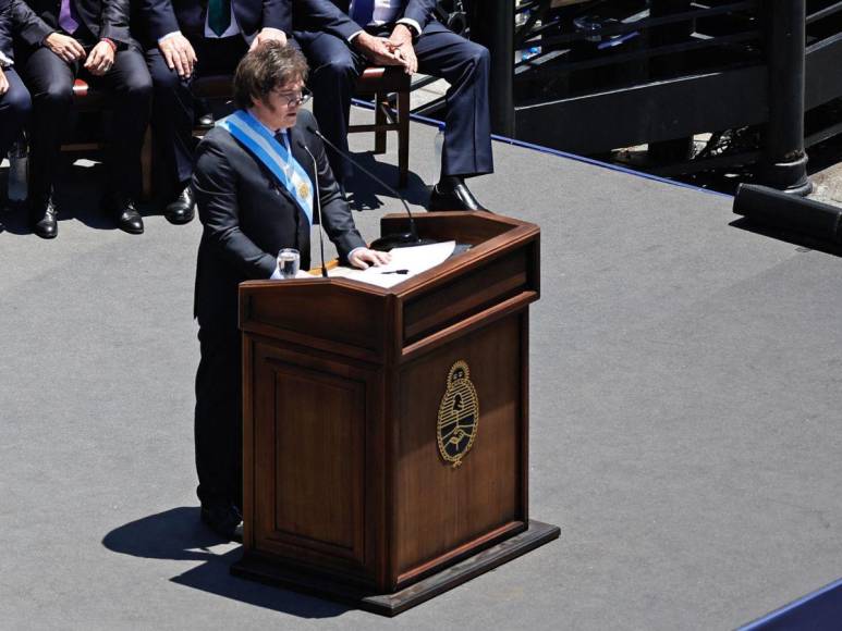 “Hoy comienza una nueva era”: Javier Milei asume como presidente de Argentina