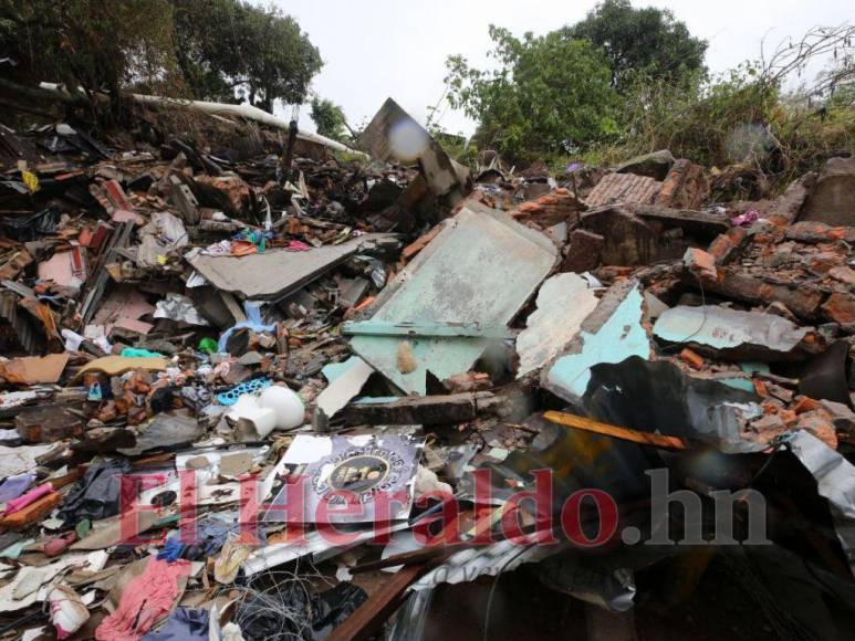 Se agudiza situación en la Guillén por fuertes lluvias producto de la tormenta Julia (Fotos)