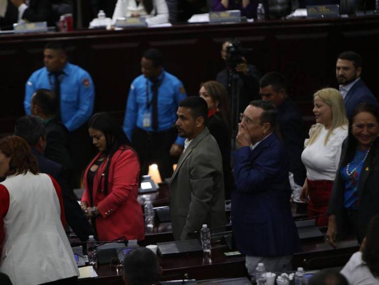 Diputados vuelven a sesionar en el Congreso Nacional entre dimes y diretes