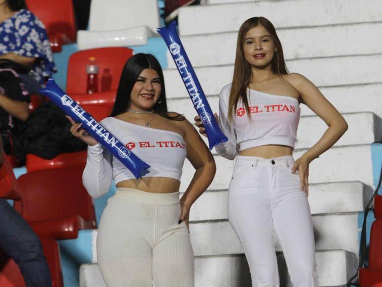 Las bellas aficionadas que roban suspiros en el Motagua-Olancho