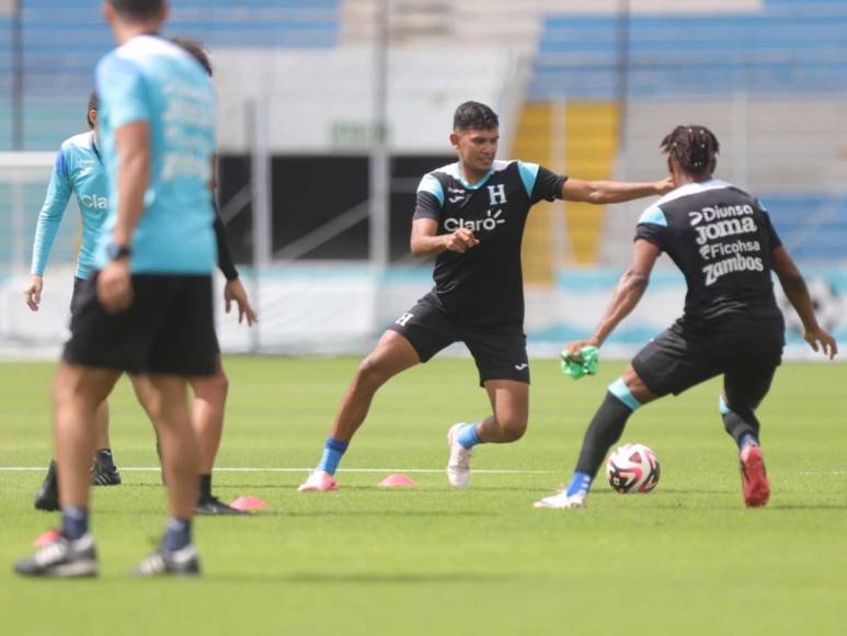 Reinaldo Rueda sorprende en el último día del segundo microciclo ¿Qué pasó con Elis?