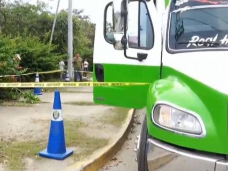 Se disponía a cruzar la calle con su hija en brazos y fue embestida por una camioneta en San Pedro Sula