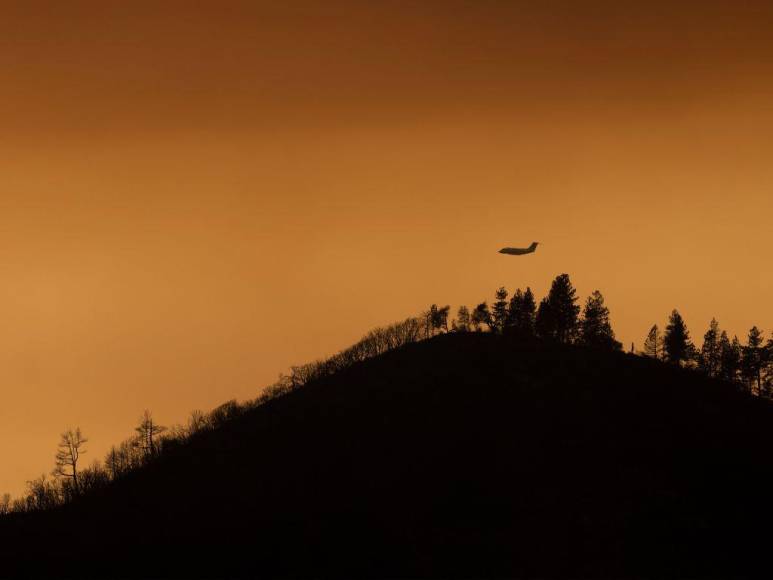 Incendio en California deja evacuados, casas convertidas en ceniza y bosques quemados