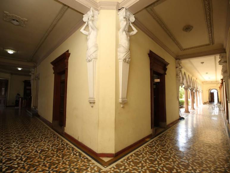 Recorrido por la antigua Casa Presidencial de Tegucigalpa