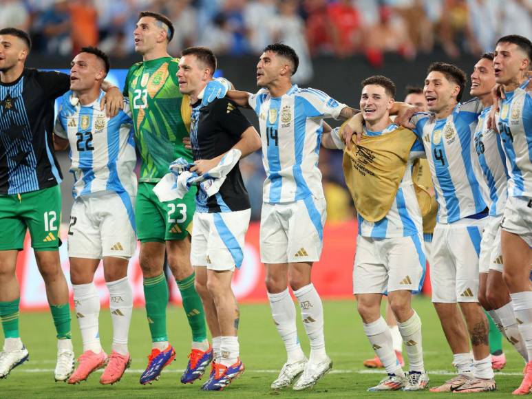 Festejo del “Dibu” y el gesto de Messi: así celebró Argentina el pase a la final