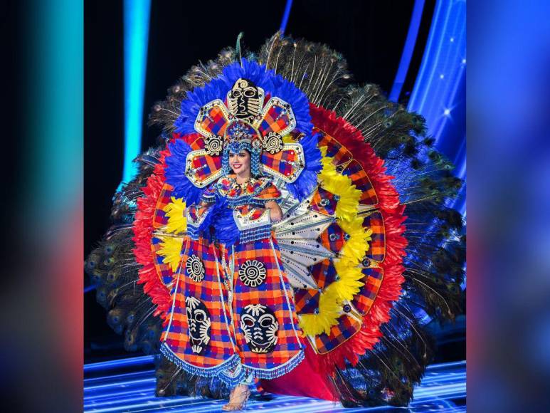 Así lució Zu Clemente con colorido traje típico en el Miss Universo 2023