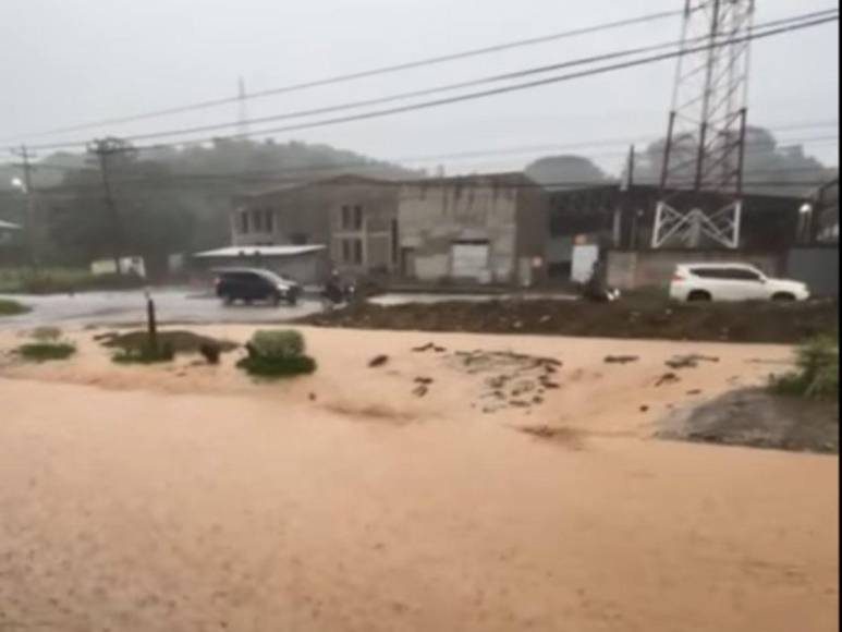 Por frente frío: las imágenes que dejan las fuertes inundaciones en La Ceiba