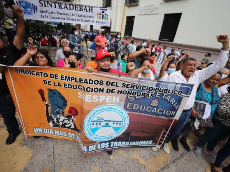 Empleados de Salud y Educación llegan al Congreso Nacional para exigir aprobación de Presupuesto General 2023