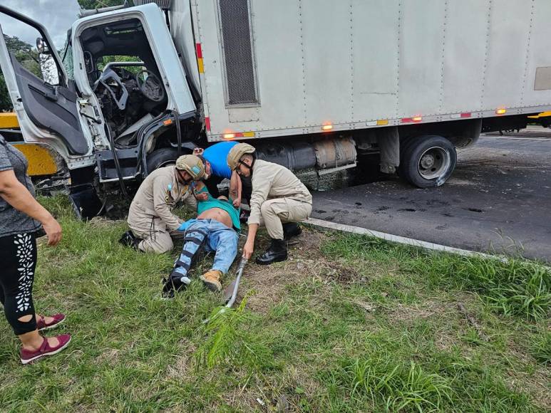 Tres heridos y largas filas tras accidente en bulevar Fuerzas Armadas