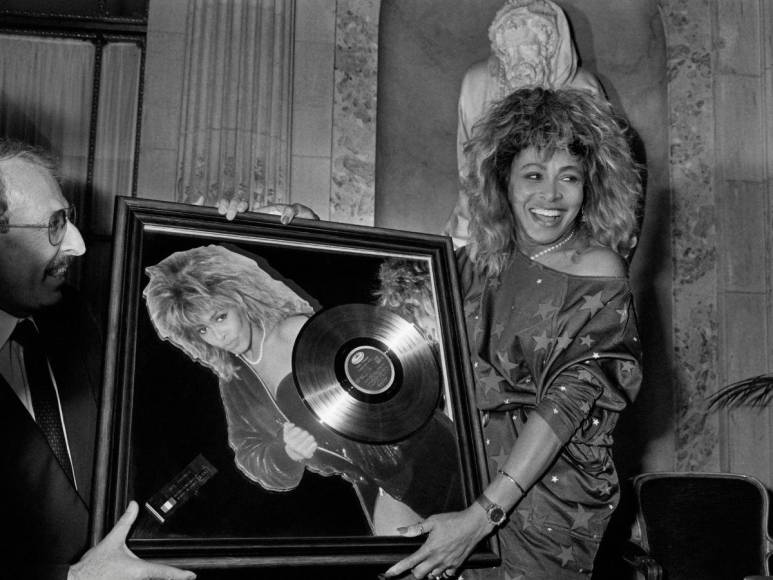 Tina Turner: Una leyenda de la música que trascendió barreras y cautivó al mundo