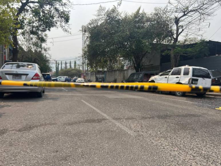 Hombre asesinado en barrio Medina iba esposado y se lanzó del vehículo