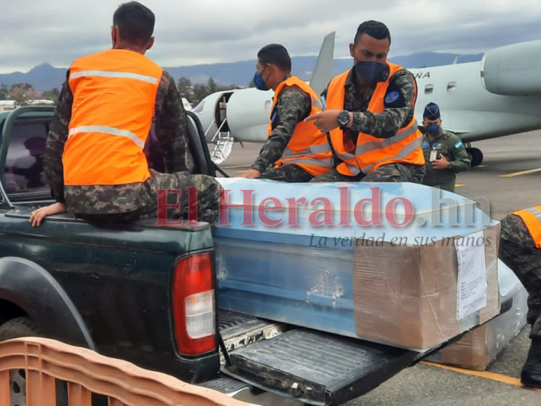 Así fue el traslado de hondureños muertos en México a bordo del avión presidencial