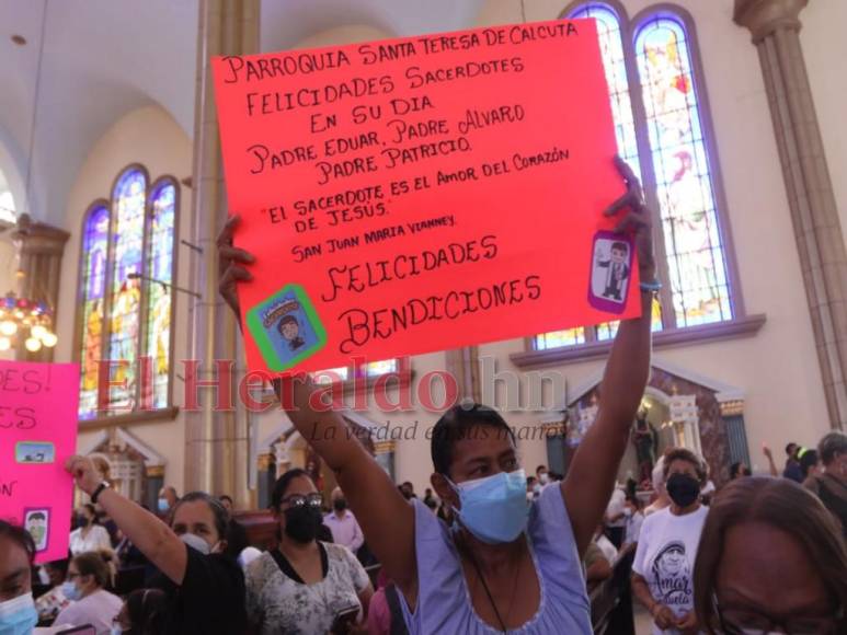 Los momentos de la última Misa Crismal de Jueves Santo del Cardenal Rodríguez como Arzobispo de Tegucigalpa (Fotos)