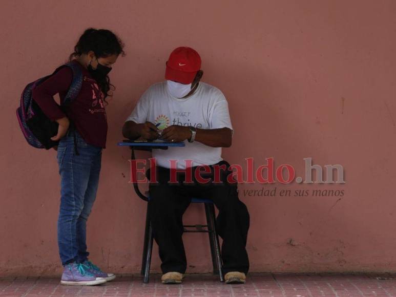 Así se vivió el retorno a clases presenciales en los centros educativos de la capital (Fotos)