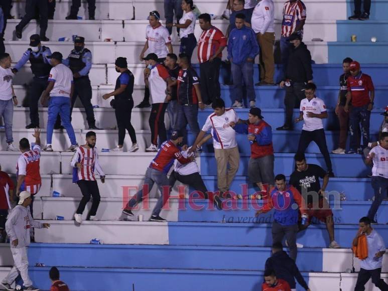 Zafarrancho, polémica y un emotivo saludo: Las imágenes que dejó el Motagua-Olimpia