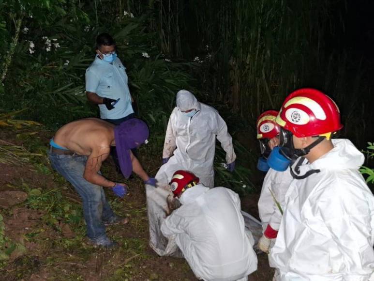 Semienterrado encuentran el cadáver de una mujer en Santa Bárbara