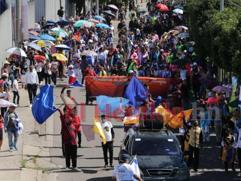 Devoción y fe: Capitalinos celebran Día de la Biblia (FOTOS)