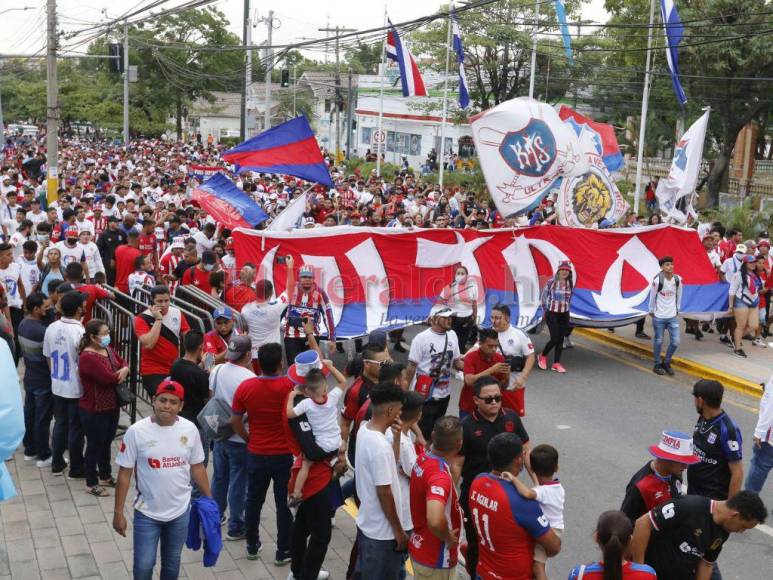 Ni el feriado por Independencia frena al olimpismo: inmensas filas para el Olimpia-Diriangén