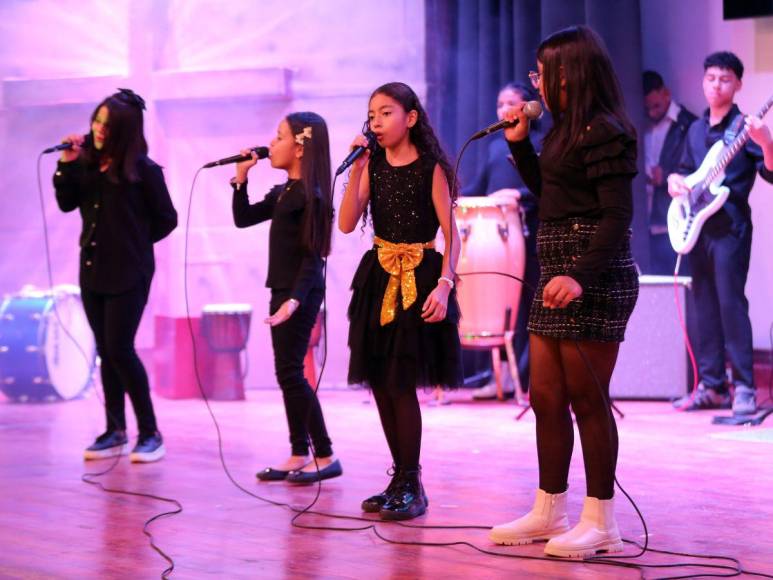 Niños artistas del Centro de Jubileo Internacional celebran su fe