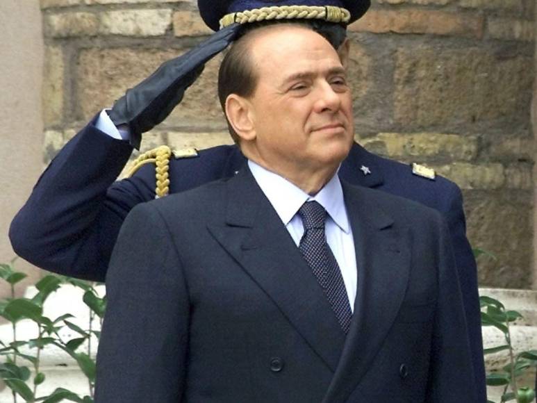 Escándalos sexuales, poder y dinero: la vida de Silvio Berlusconi