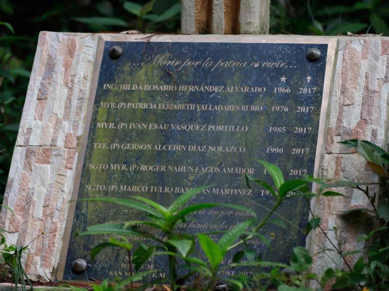 Una cartera con las iniciales HH, escombros y un monumento: nuevas fotos de la zona donde murió Hilda Hernández