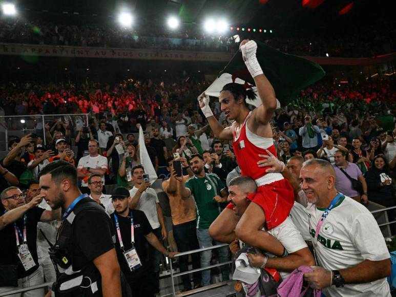 Argelia celebra con alegría la medalla de oro de la boxeadora Imane Khelif