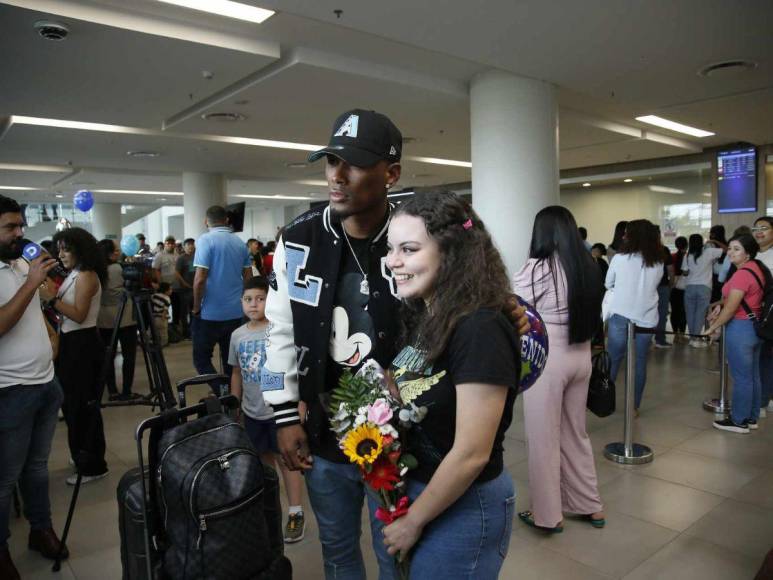 Luis Palma y Deybi Flores llegan a Honduras para encarar a México