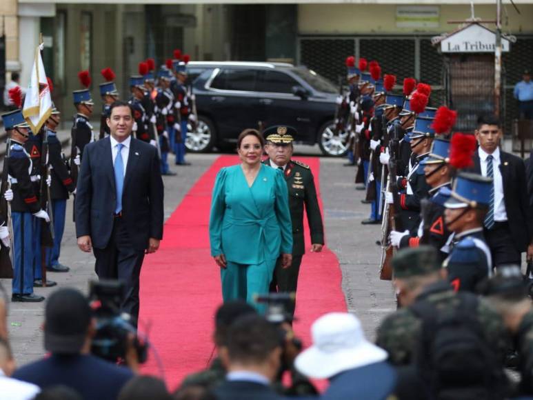 De turquesa, así luce la presidenta Xiomara Castro en las fiestas patrias 2024