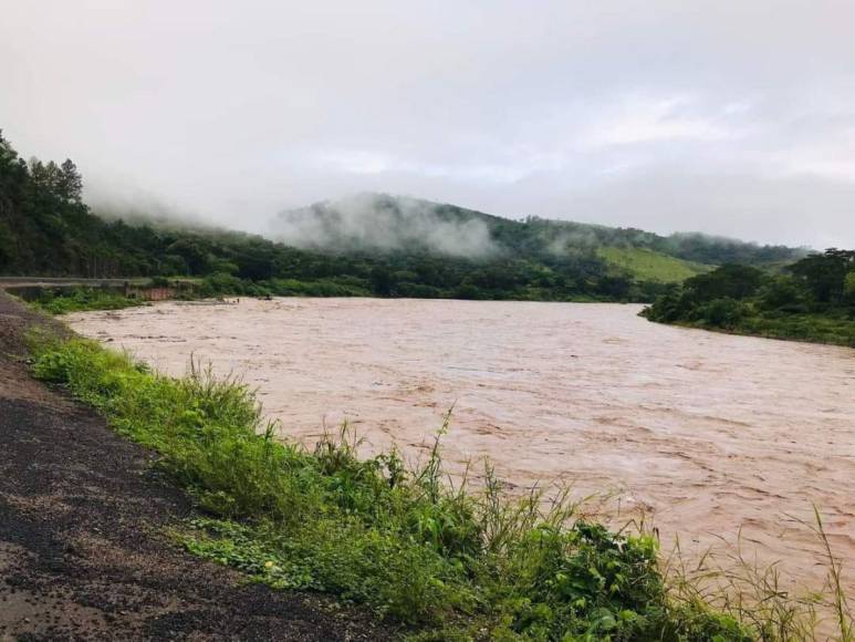 Fuertes inundaciones en la zona norte de Honduras por frente frío