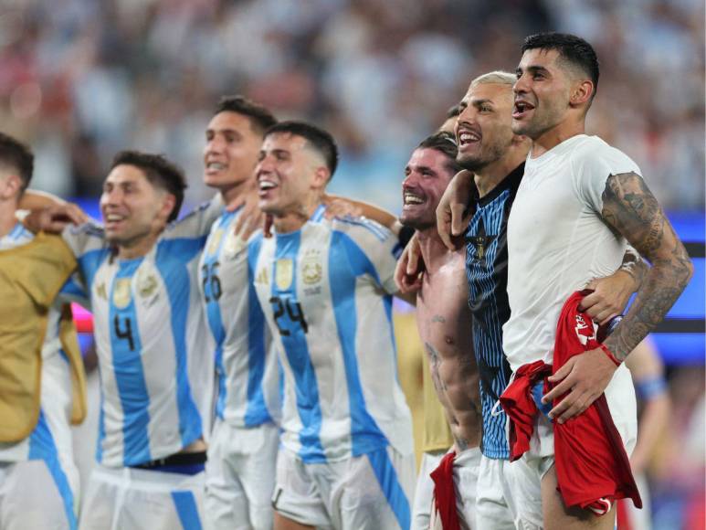 Festejo del “Dibu” y el gesto de Messi: así celebró Argentina el pase a la final