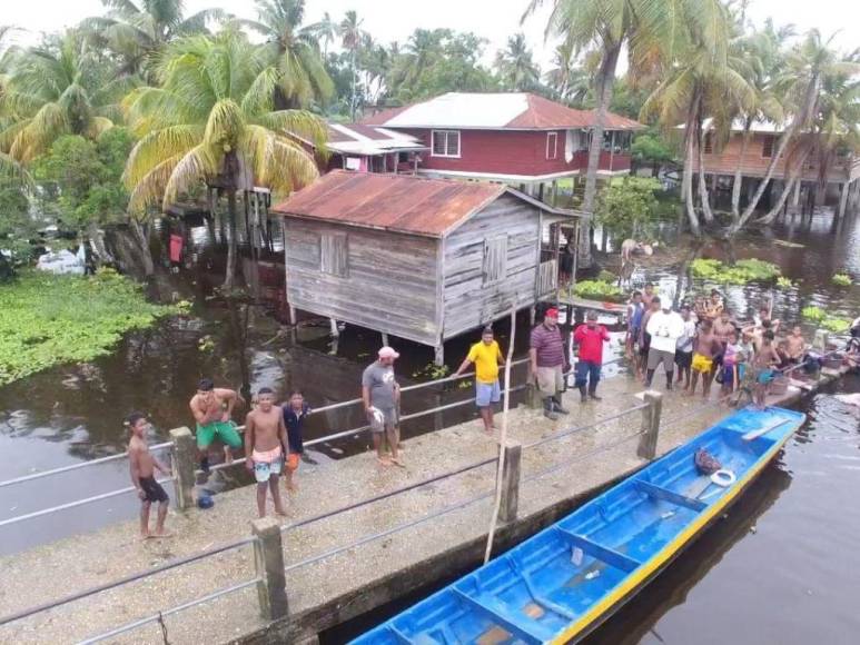 Comunidades incomunicadas, evacuaciones e intensas lluvias: Las imágenes de las inundaciones en La Mosquitia