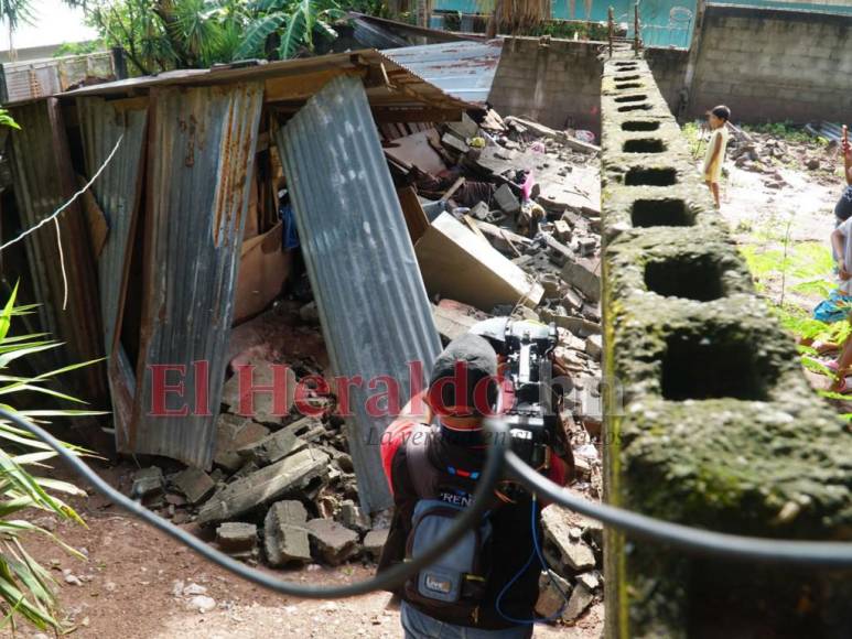 Angustia, dolor y lágrimas tras colapso de muro donde murieron hermanitos (Fotos)