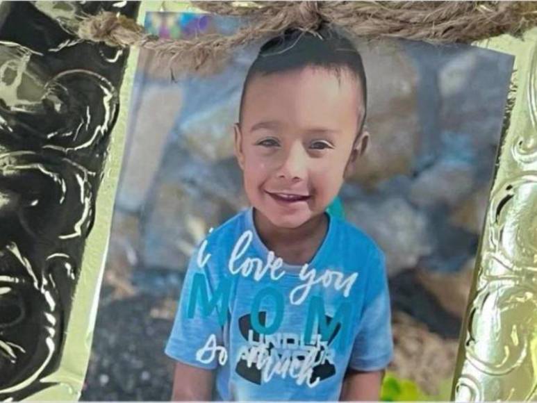 Niño de 3 años se ahoga en parque acuático de Texas mientras su madre usaba celular