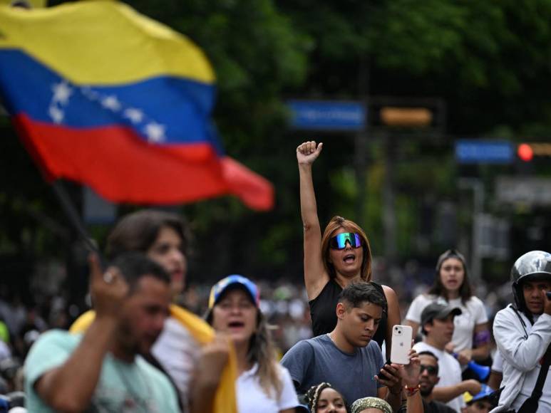 Venezuela se une en masiva protesta contra reelección de Nicolás Maduro