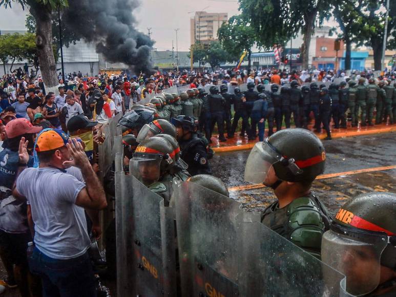 Venezuela se une en masiva protesta contra reelección de Nicolás Maduro