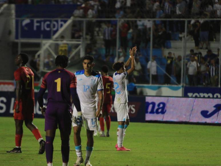 Ovaciones, los consejos de Rueda a Ruiz, ola de celebraciones y todo lo que no se vio en la goleada de Honduras ante Granada